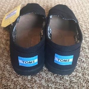 Kids Black Toms Size 1Y